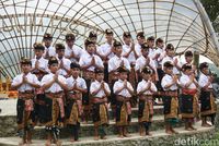 Mereka terdiri dari anak SD-SMA
