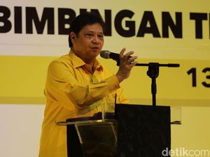 Di HUT Golkar, Airlangga: UU Cipta Kerja Terobosan Demokratis, Tanpa Paksaan