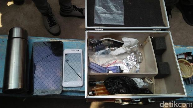  Petugas mendapatkan berbagai barang bukti narkoba