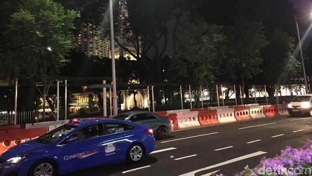 Barikade jalan mulai dipasang di kawasan Padang, Singapura