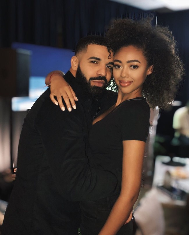 No place Id rather be, tulis Bella Harris dalam fotonya bersama Drake. Seolah mengkonfirmasi rumor yang beredar. Foto: Dok. Instagram @bellabharris