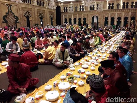 Dalam acara ini mereka juga melakukan penggalangan bantuan untuk korban gempa NTB