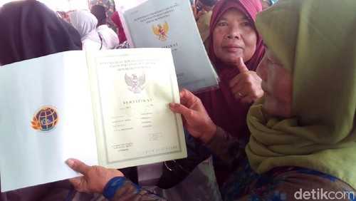 Pemerintah serahkan 55 ribu sertifikat tanah di Grobogan.