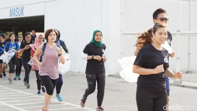 Saat Para Pelari Punguti Sampah di Tangsel