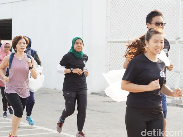 Saat Para Pelari Punguti Sampah di Tangsel