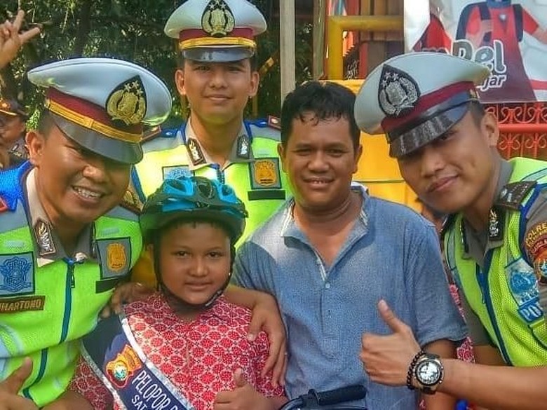 Bocah yang Nangis Ditilang Polisi Jadi Duta Bersepeda ke Sekolah Bocah yang Nangis Ditilang Polisi Jadi Duta Bersepeda ke Sekolah