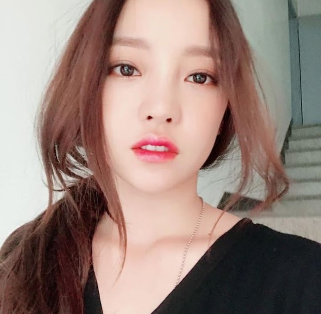 Di luar kontroversinya itu, Goo Hara dikenal sebagai visual grup K-pop wanita paling cantik. Pada 2016, ia berada di urutan 11 sebagai visual tercantik, menurut survei online. Foto: Dok. Instagram/@koohara_