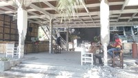 Bangunan yang rusak perlahan-lahan mulai diperbaiki (Harianto Nukman/detikTravel)