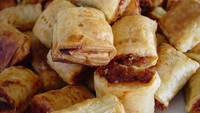 Sausage roll merupakan sajian populer di Australia. Bahkan menjadi makanan pokok masyarakat di sana. Karenanya Anda dapat dengan mudah menemukan sausage roll di toserba hingga food truck di sana. Foto: Istimewa