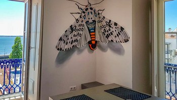 Dia banyak mendapat proyek di luar negeri ataupun dari perusahaan besar. Foto: boredpanda