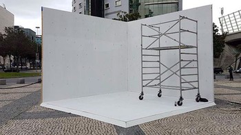 Di awal karirnya, Sergio hanya membuat lukisan  luar ruangan sederhana. Foto: boredpanda