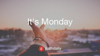 Pengguna yang sering posting kata-kata mutiara yang menginspirasi pasti senang menggunakan Path Daily. Tinggal ketik kutipan favorit kalian, dan Path akan secara otomatis memilih foto latar belakangnya. (Foto: Hitsss.com)