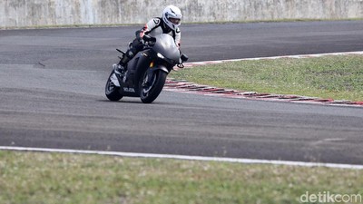 Ganindra Bimo Geber Motor Marquez Versi Jalan Raya di Sentul