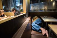 Miris! Ratusan Tunawisma Hong Kong Tidur di McD Karena Harga Sewa Rumah Sangat Mahal