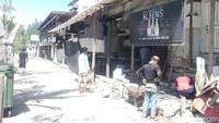Bersama membenahi bangunan terdampak gempa (Harianto Nukman/detikTravel)