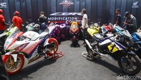 CBR Race Day tidak hanya menggelar balapan berbagai kelas tetapi juga menghadirkan kompetisi modifikasi Honda CBR kelas Bolt on Modification yang diikuti oleh 20 peserta.