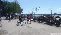 Ada pula wisatawan yang asyik bersepeda (Harianto Nukman/detikTravel)