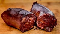 Spanyol dan beberapa negara Amerika Latin punya banyak varietas blood sausage. Di sana blood sausage diberi nama morcilla. Morcilla terbuat dari darah babi. Teksturnya renyah diluar dan sangat lembut dibagian dalam. Foto: Istimewa