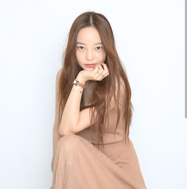 Pascapertengkaran yang berujung dugaan tindak kekerasan, Goo Hara dilaporkan masuk rumah sakit. Namun belum dipastikan penyebab ia dilarikan ke rumah sakit. Terbaru, sang kekasih mengaku memang minta putus karena adanya perbedaan sifat di antara mereka. Foto: Dok. Instagram/@koohara_