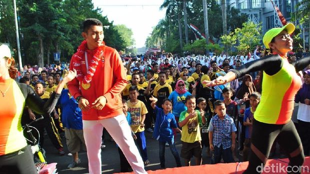 Peraih Emas Asian Games 2019 Pulang Kampung, Diajak Goyang Dayung