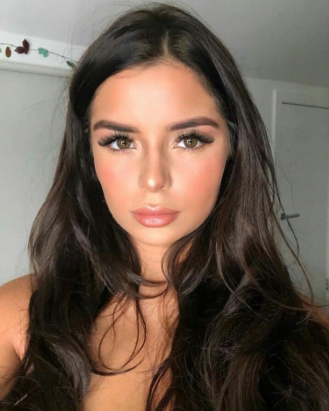 Potret Demi Rose, Dari Foto Seksi di Instagram Kini Jadi Model Profesional