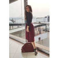 Wulan Guritno memakai tas Gucci Re(Belle) berwarna merah yang dibanderol US$ 2.600 atau Rp 38 jutaan. Foto: Dok. Instagram @wulanguritno