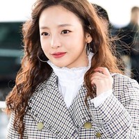 Goo Hara merupakan satu dari sedikit selebriti Korea yang terang-terangan mengaku operasi plastik. Ia melakukan operasi pada kelopak mata dan sedikit rekonstruksi di gigi.Foto: Dok. Instagram/@koohara_
