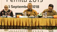 Ketua KPU RI Arief Budiman membuka rapat pleno. 
