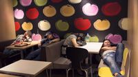 Miris! Ratusan Tunawisma Hong Kong Tidur di McD Karena Harga Sewa Rumah Sangat Mahal Miris! Ratusan Tunawisma Hong Kong Tidur di McD Karena Harga Sewa Rumah Sangat Mahal