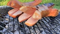 Warga Swiss menjadikan Cervelat sebagai sosis nasional mereka. Cervelat merupakan sosis yang terbuat dari campuran daging sapi dan babi. Dalam bahasa Swiss, carvelat sendiri berarti otak. Foto: Istimewa