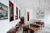 Mau Makan Enak Sambil Bernostalgia? Mampirlah ke 5 Kafe Tempo Dulu Ini
