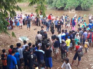 Mayat Bayi Ditemukan Mengambang di Sungai Cilangla Tasikmalaya
