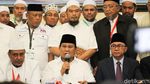 Momen Prabowo dan Ulama Bergandengan Tangan