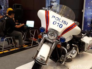 Mobil dan Moge Polisi Ramaikan GIIAS Surabaya