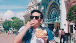 10 Momen Kulineran Seru Jordi Onsu di Bali hingga Disneyland