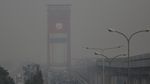 Penampakan Jembatan Ampera dan Sungai Musi yang Tertutup Asap