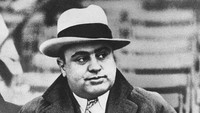 Alphonse Gabriel Al Capone adalah salah satu gangster paling terkenal di dunia. Selama hidupnya, Al Capone berhasil mengumpulkan aset US$ 1,3 miliar (Rp 18,8 triliun). Istimewa/Luxefeed.