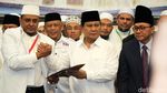 Momen Prabowo dan Ulama Bergandengan Tangan