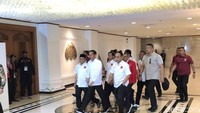 Di sisi lain, Jokowi mengisi hari Minggu dengan menghadiri Rakernas IV Projo. Jokowi memberikan pengarahan kepada relawan secara tertutup dari awak media di Grand Sahid Hotel, Jakarta, Minggu (16/9/2018).  (Jordan/detikcom)
