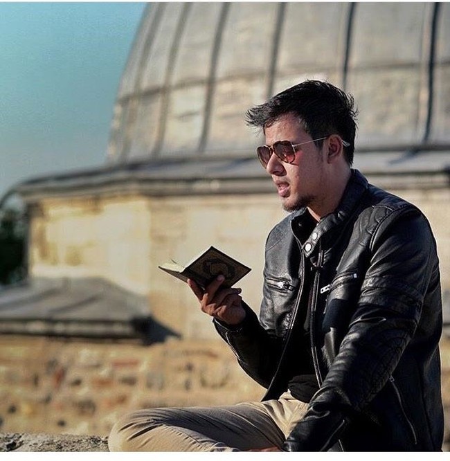 Sayangnya harapan netizen wanita harus pupus. Mereka pun merasakan parah hati karena Salim baru saja melangsungkan pernikahan pada Sabtu (15/9/2018) dengan Fatimah Alhaddad. Foto: Dok. Instagram @bahanan93