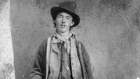Billy the Kid (1880) laku US$ 2,3 juta (Rp 33,3 miliar), yang menjadi salah satu foto paling populer dengan memperlihatkan seorang penjahat muda yang tinggal di Amerika Barat. Istimewa/Financesonline.