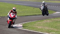 Dia mengungkapkan meski memiliki tenaga yang besar, motor RC213V-S terasa ringan saat cornering sehingga Bimo sangat menikmati ketangguhan RC213V-S.