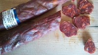 Ini dia sosis yang populer di Spanyol dan Chili, namanya Longaniza. Longaniza punya bentuk yang pendek dan bantet. Rasanya lebih kaya karena dibuat dengan banyak bumbu. Di Chili, sosis ini biasa dimakan dengan roti. Foto: Istimewa