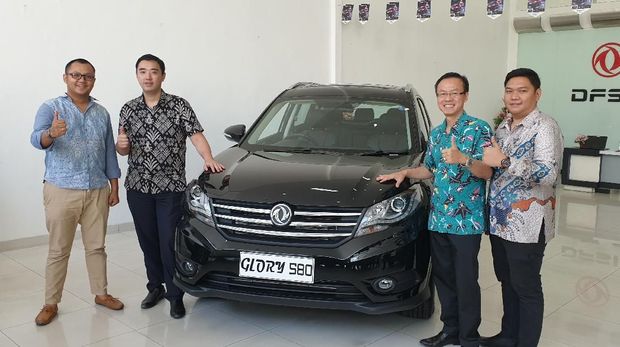 DFSK Glory 580 Mejeng di GIIAS Surabaya 2018