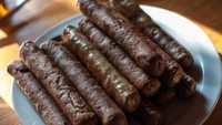 Ini dia Frikandellen alias sosis goreng khas Belanda. Sosis berwarna hitam ini sangat populer di sana. Tiap tahun saja selalu ada kontes makan frikandellen di Belanda. Foto: Istimewa