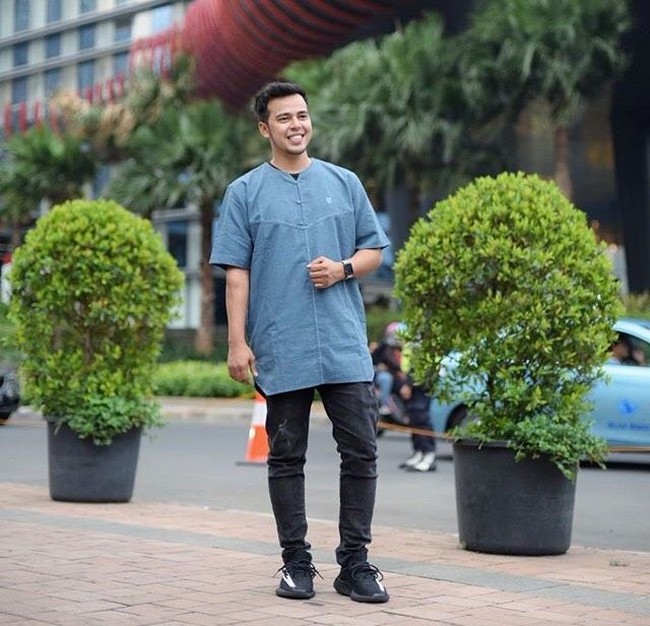 Salim juga membangun chanel YouTubenya sejak Oktober 2017, yang berisi lantunan ayat suci Alquran hingga tutorial surban. Foto: Dok. Instagram @bahanan93