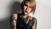 Evelyn Nada Anjani berubah sejak bercerai dengan Aming. Ia tampil makin percaya diri dengan kecantikannya.  Foto: dok instagram
