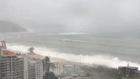 Topan Mangkhut tiba di Hong Kong pada Minggu (16/9) pagi (Foto: Dok. Instagram via Reuters)