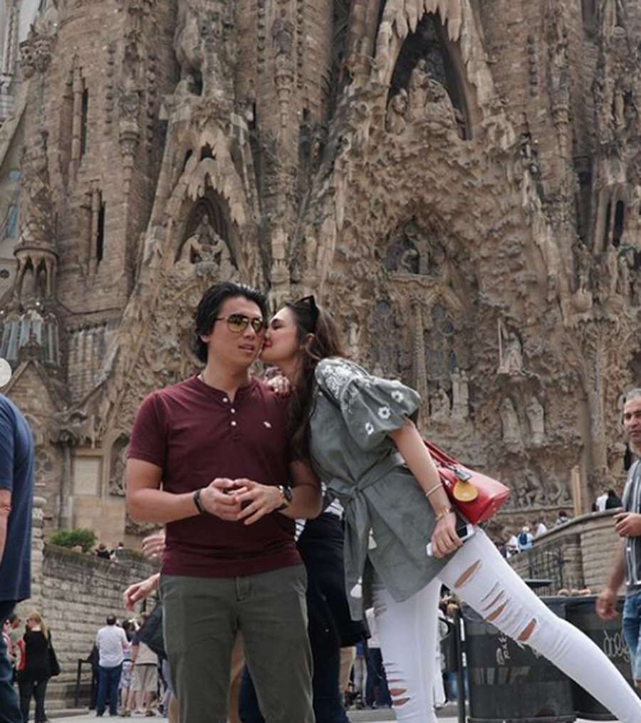 Resmi Putus, Luna Maya Pamer Momen Romantis dengan Reino