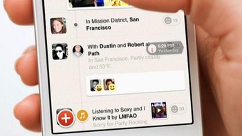 Pengguna Path yang meng-update status biasanya ada lokasi yang otomatis muncul dan update. Berguna banget untuk pastikan teman lagi bohong atau tidak soal lokasinya.(Foto: Mashable)